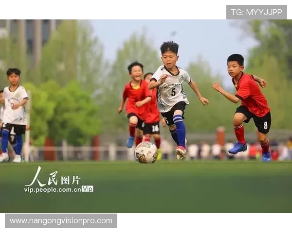 北京市足球赛事精彩纷呈 各大俱乐部激烈角逐提升城市体育文化影响力